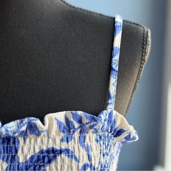 H&M Floral Print Smocked Waist Midi Dress in Blue and White - Picture 14 of 17